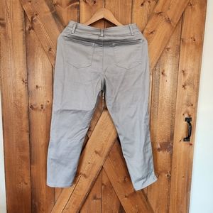 Grey crop stretchy pant